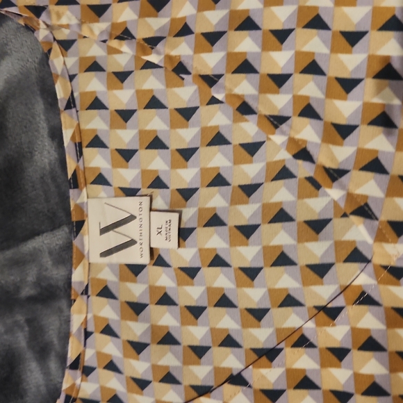 Multi dimensional blouse - Picture 2 of 4